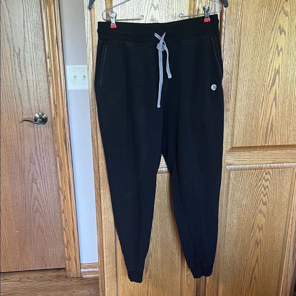 Solaris men’s joggers size L.